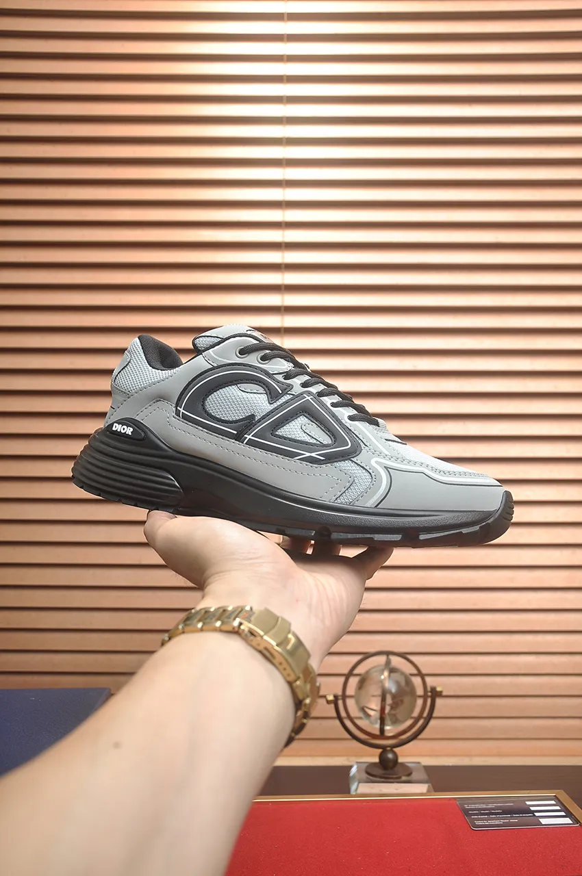 Men's men's shoes 💰: 500💶 (top original order) Brand: Dior (Dior) Standard code: Men's code 38-44 (45 customized) Grade: Same as the official website Material: Top original cowhide spliced ​​together Original wear-resistant and lightweight outsole Style category: Fashionable casual shoes Distinguished luxury brand elements top luxury Color: Actual picture color